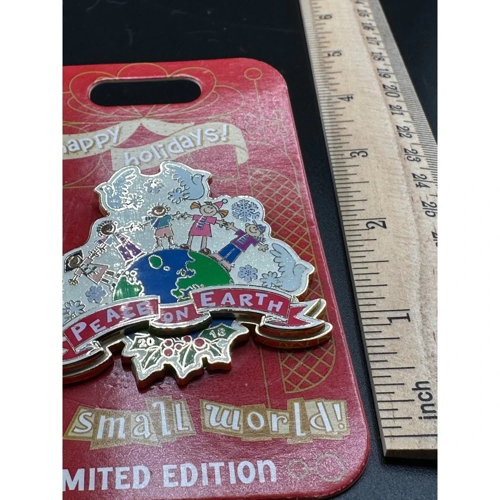Limited Edition 3000 NWT It's a Small World Disney pin 2018 Peace on Earth DLR